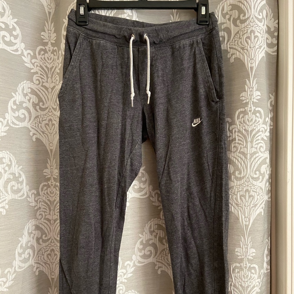 Small Nike Dark Grey Capri Joggers